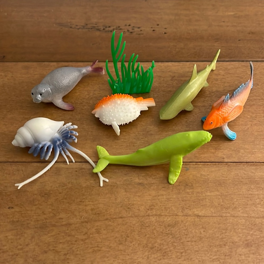 Aquatic creature figures bundle